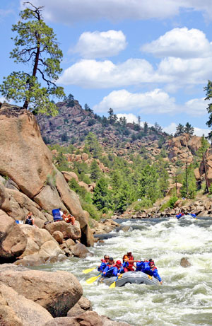 Rafting Zoom Flume rapid on a 2 day family rafting trip on the Arkansas River near Colorado Springs, Colorado